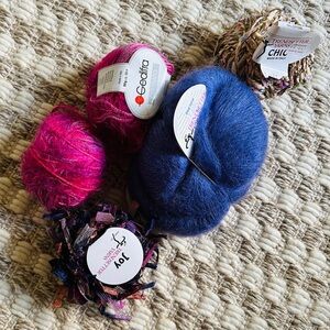 🧶 Bundle of Five Yarn Skeins - Purples & Pinks